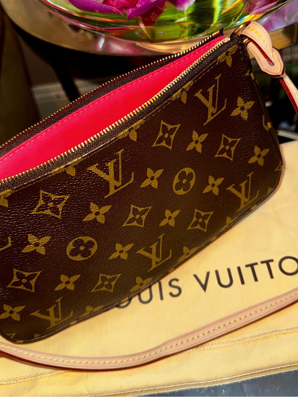 LOUIS VUITTON V POCHETTE ACCESSORIES  BAG GORGEOUS 👀! - Picture 13 of 16